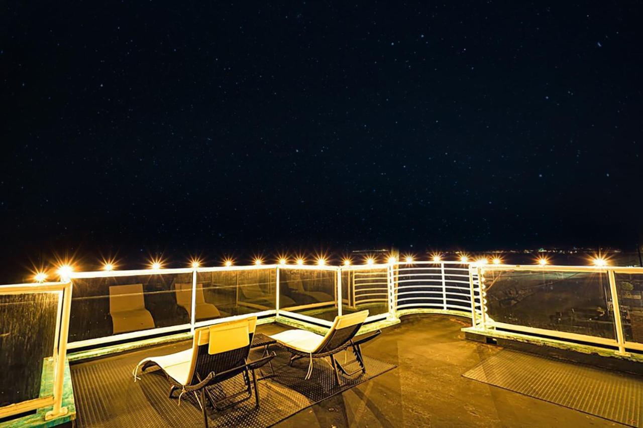Luxury Beachfront Penthouse Walk To The Beach Restaurants Entertainment Half Moon Bay Exteriör bild