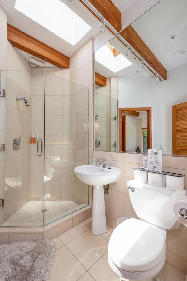Luxury Beachfront Penthouse Walk To The Beach Restaurants Entertainment Half Moon Bay Exteriör bild